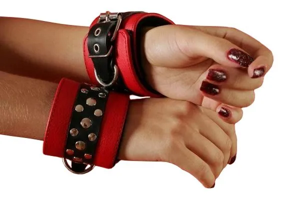 наручи декоративные подиум на мягкой подкладке, красные в СПб