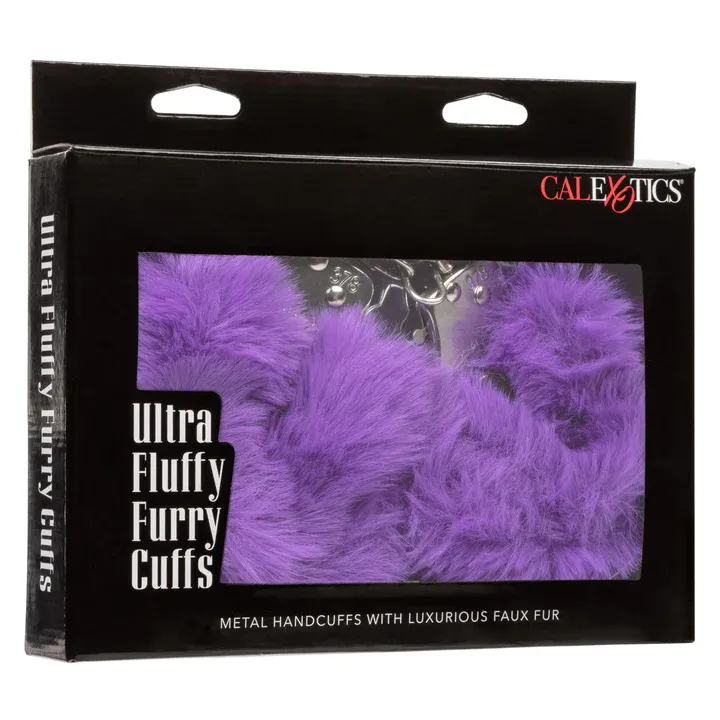 металлические наручники с искусственным мехом ultra fluffy furry cuffs, фиолетовые в СПб