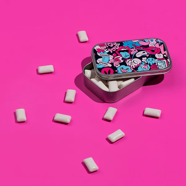 жевательная резинка pinkrabbit с логотипом в жестяной баночке в СПб