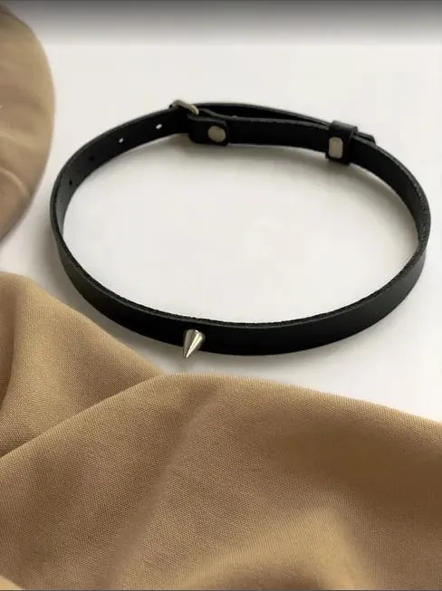 Чокер с шипом