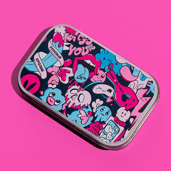 жевательная резинка pinkrabbit с логотипом в жестяной баночке в СПб