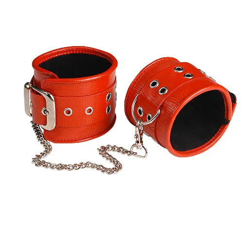 оковы кожаные красные с широким ремешком, соединенные цепочкой длиной 35см 3072-2 в СПб