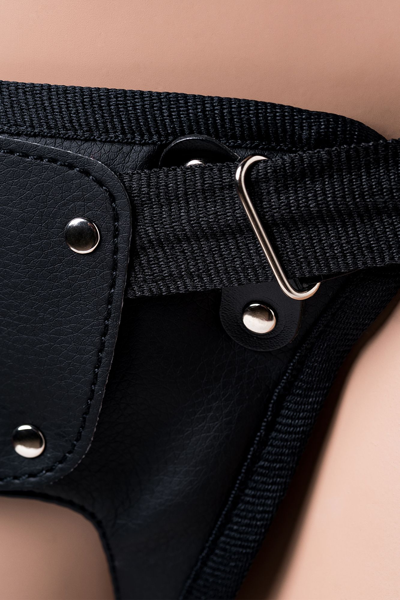 страпон на креплении lovetoy с поясом harness, реалистичный, neoskin, телесный, 20 см в СПб