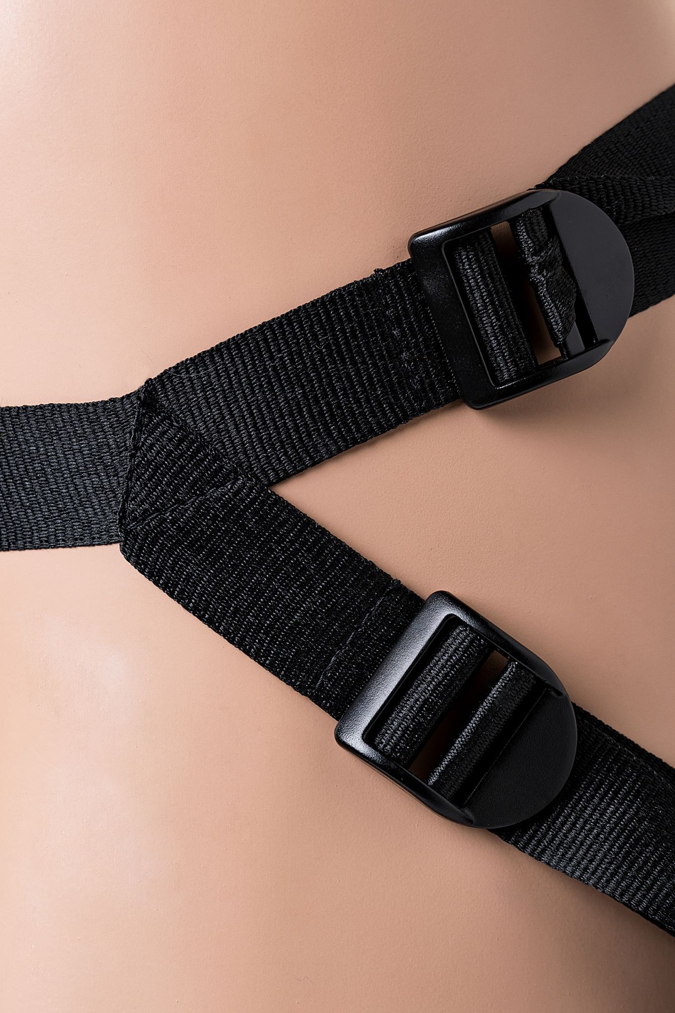 страпон на креплении lovetoy с поясом harness, реалистичный, neoskin, телесный, 17,5 см в СПб