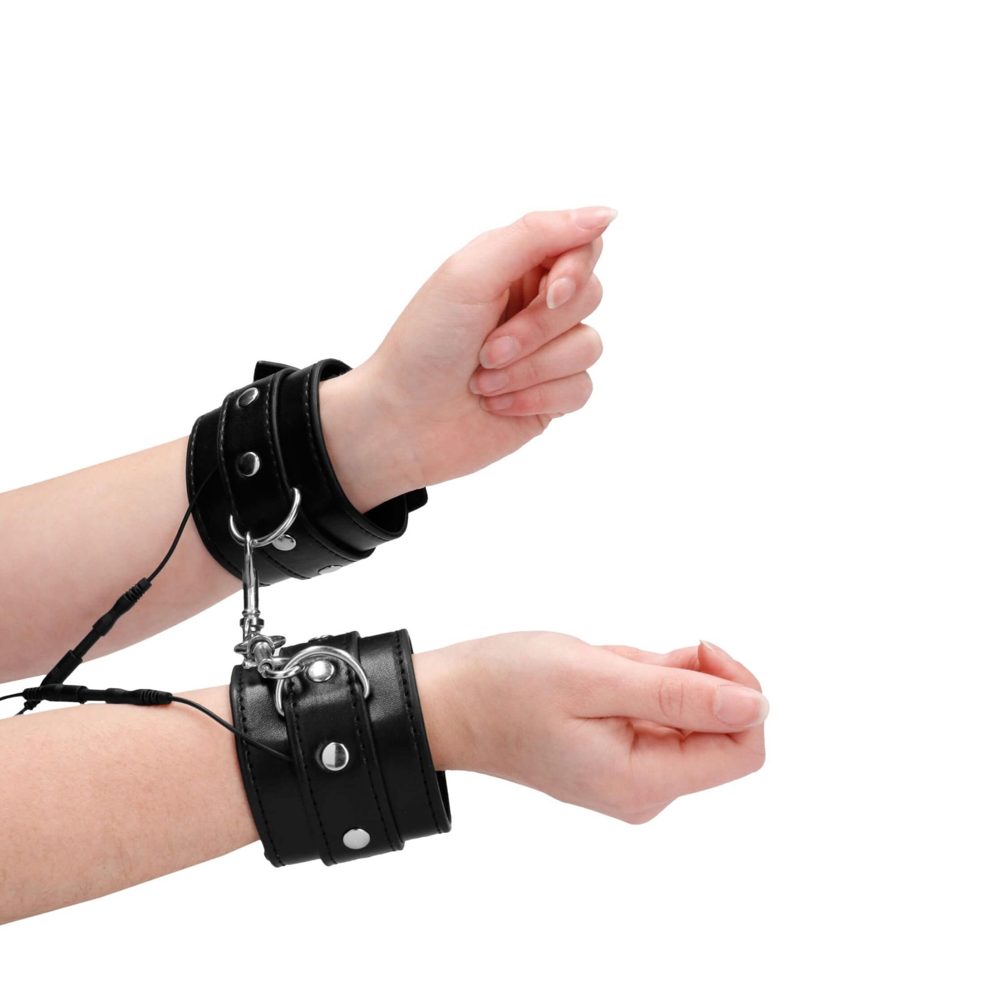 наручники декоративные с электростимуляцией shots media electroshock electro handcuffs, черные в СПб