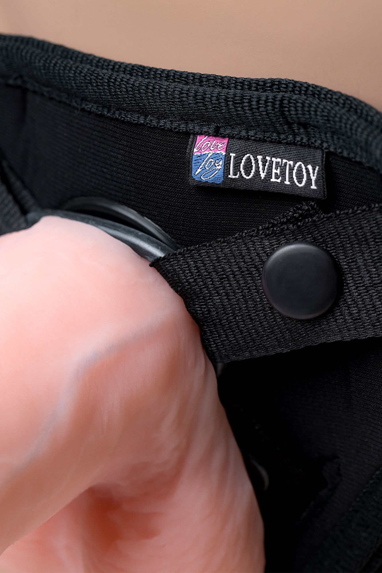 страпон на креплении lovetoy uni strap 7" harness best of all с вибрацией, телесный в СПб
